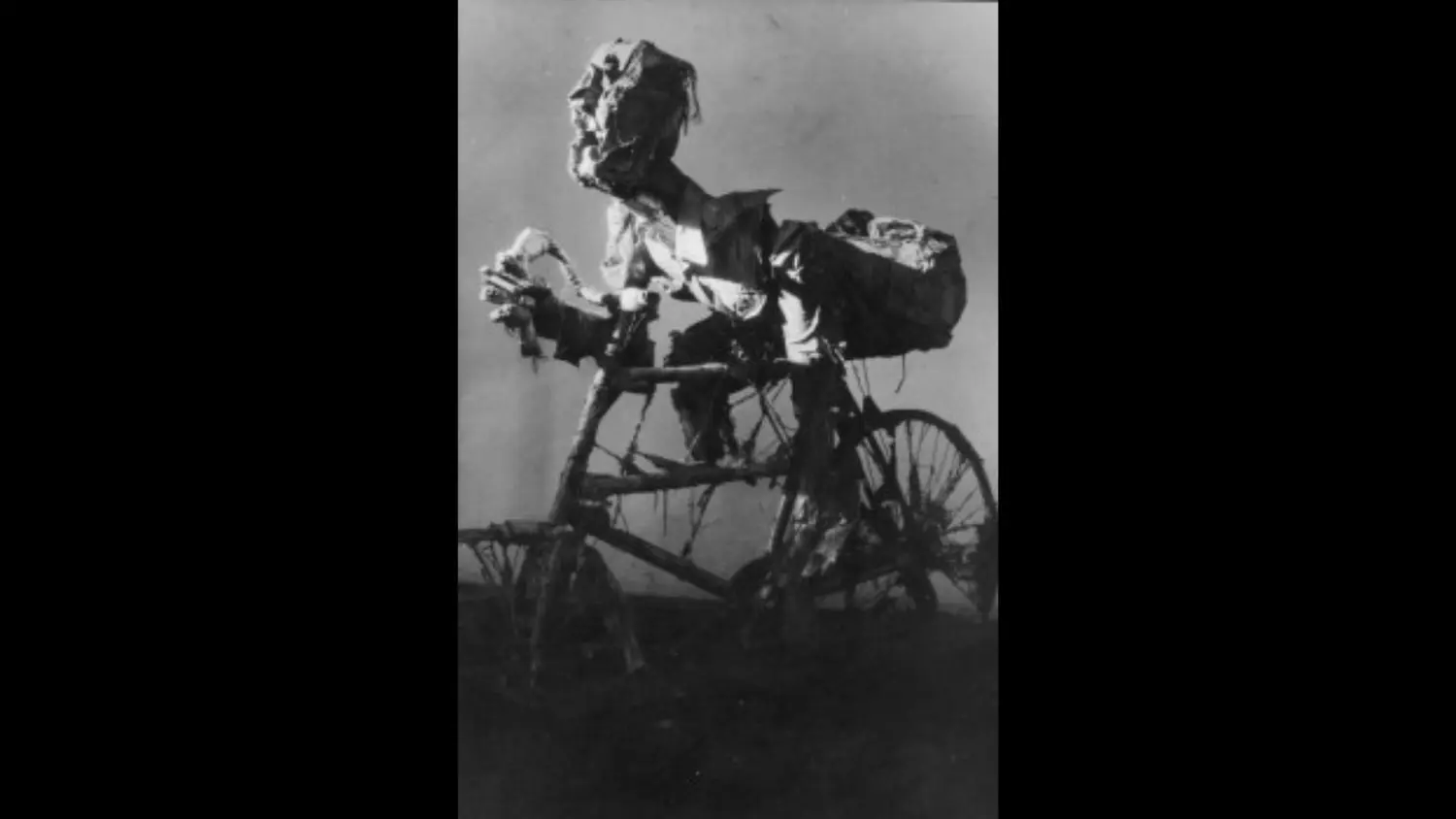 Cristian Robles recordó momentos en que apreciaba las obras de García Curten desde la ventana del museo, como El ciclista de Hiroshima.