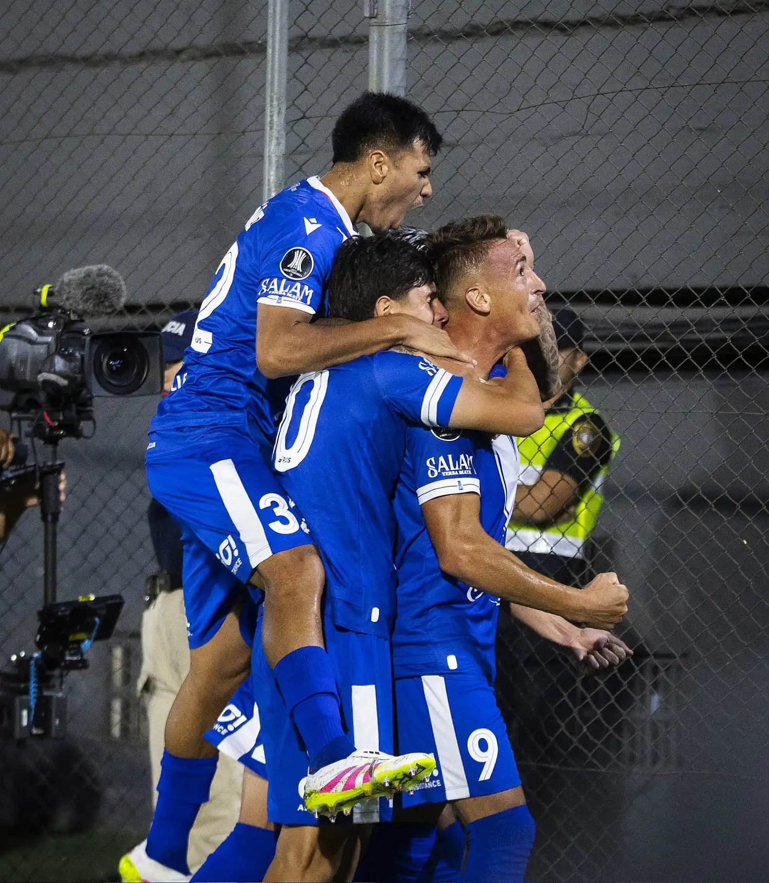 Vélez festejó en Asunción.