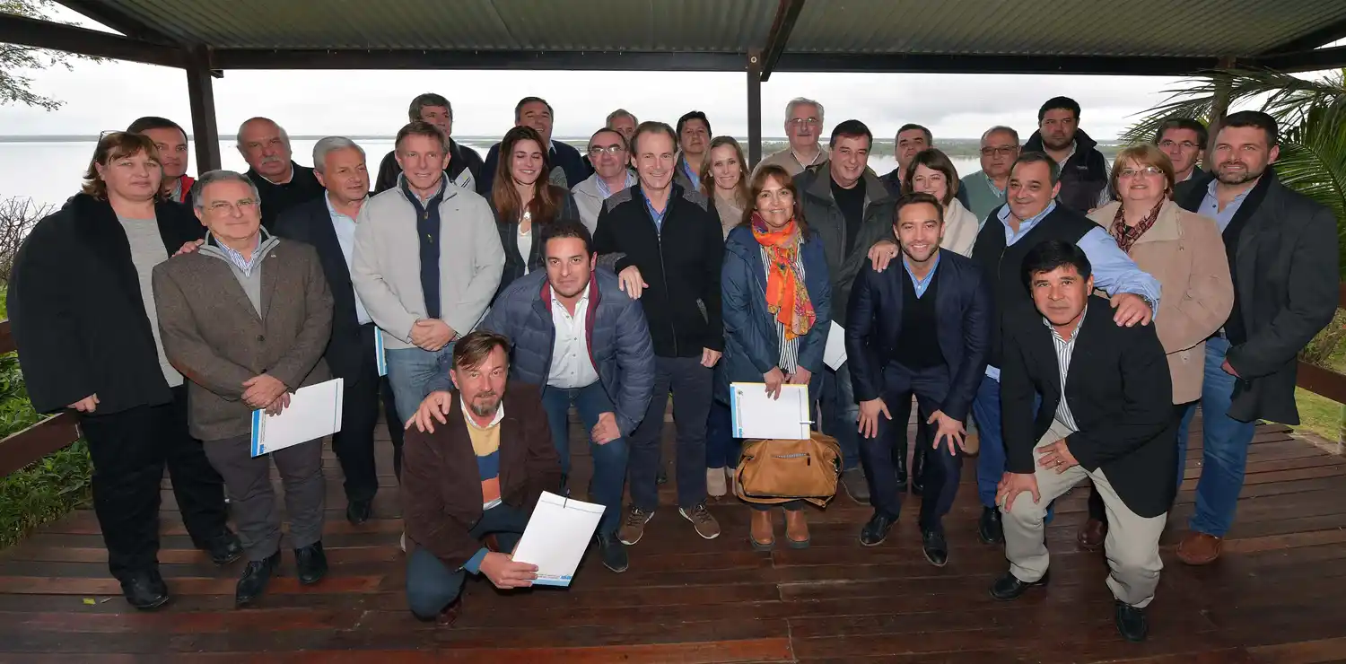 Bordet reunió a los intendentes peronistas de cara al último tramo de la campaña