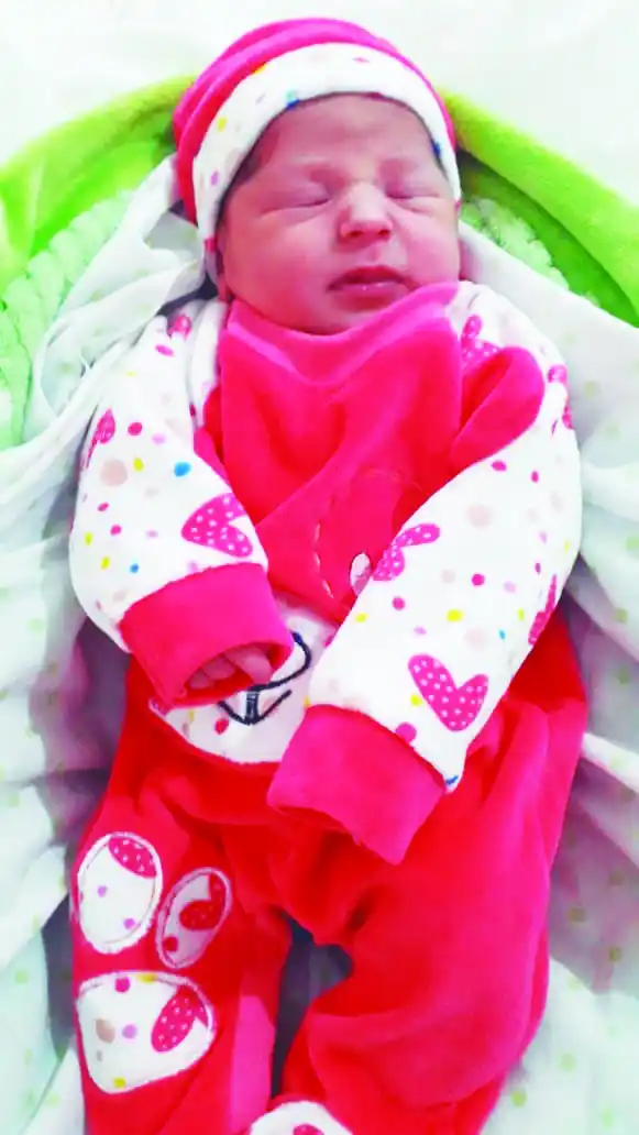 Tres jóvenes socorrieron a una mamá en medio de su trabajo de parto