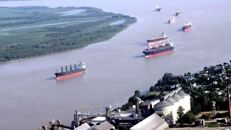Puertos: miedo por barcos extranjeros, los camioneros no ingresan y peligran las exportaciones