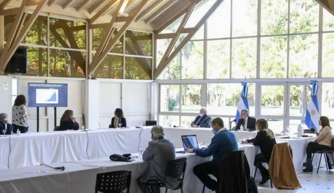 Infectólogos pidieron continuidad de cuarentena y cautela con aperturas