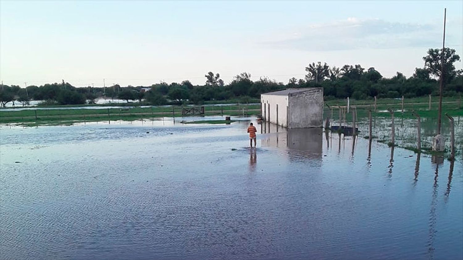 Buscan a un joven que desapareció en un arroyo de Rosario de Tala