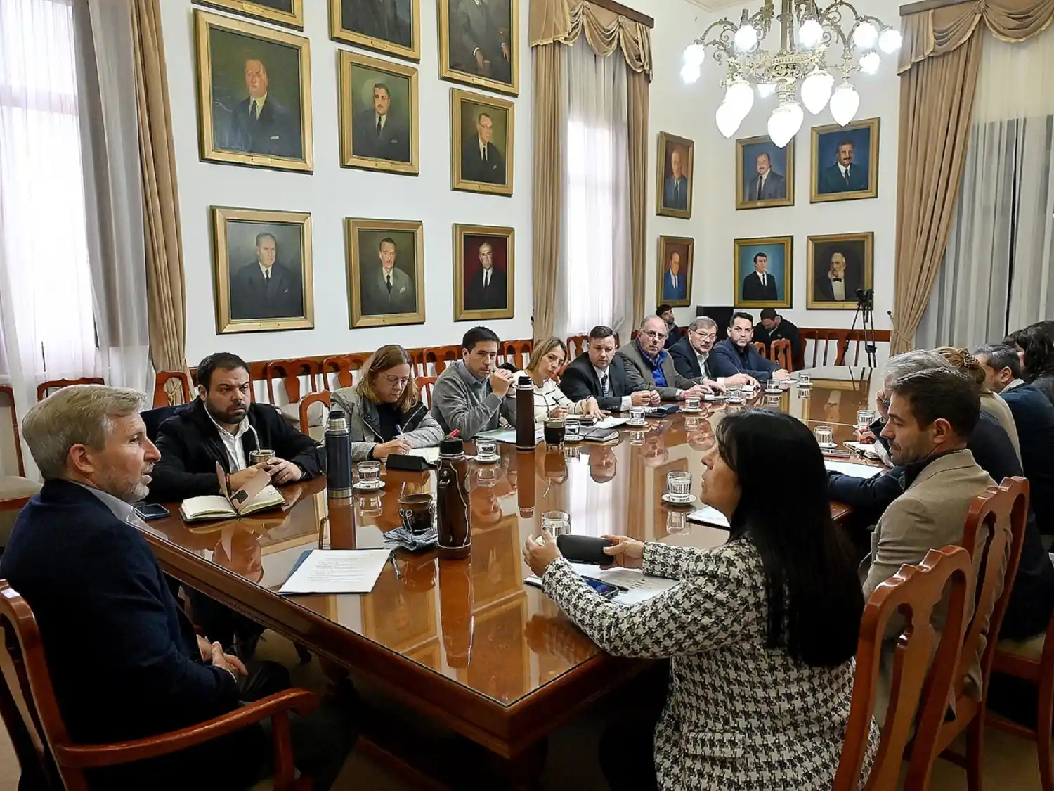 Frigerio analizó junto a su gabinete medidas para optimizar recursos y fortalecer servicios