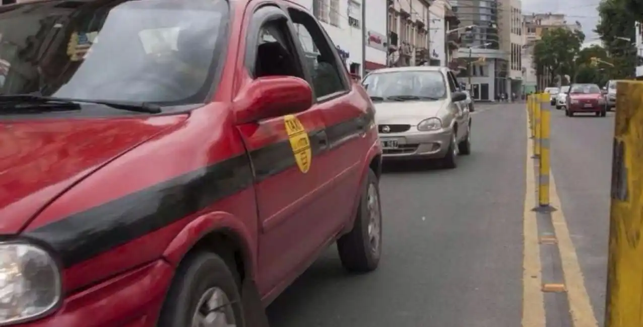 Un taxista convulsionó y murió mientras esperaba a un pasajero