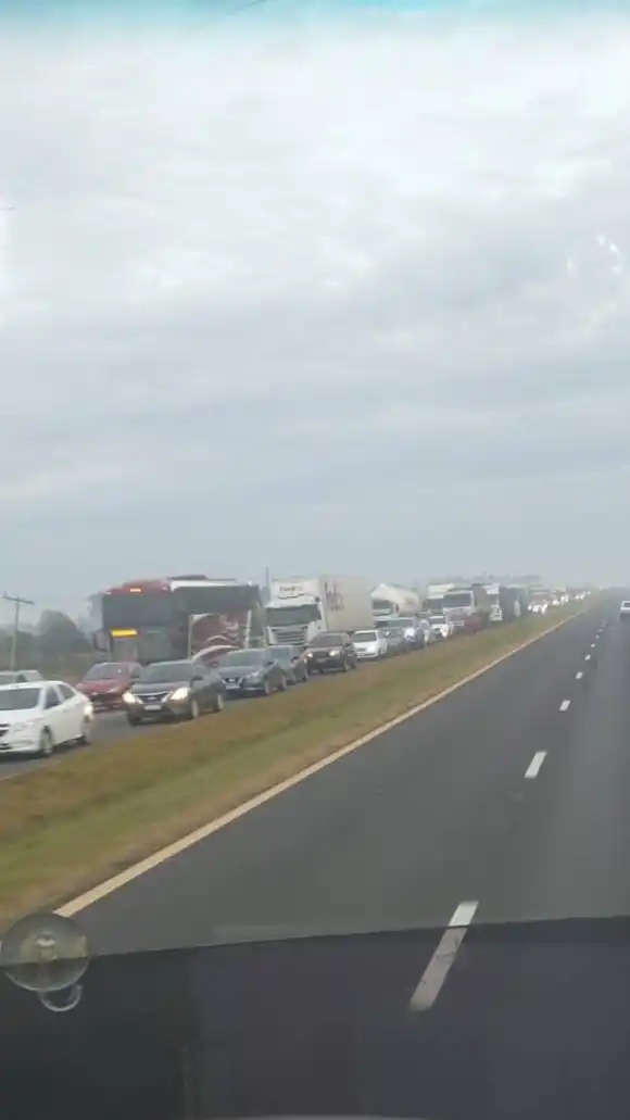 Chocan siete vehículos por la intensa niebla en puente Zárate- Brazo Largo