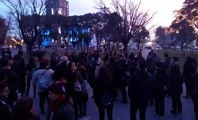 Vecinos pidieron justicia por Valentina, la joven abandonada en el Hospital de Campana