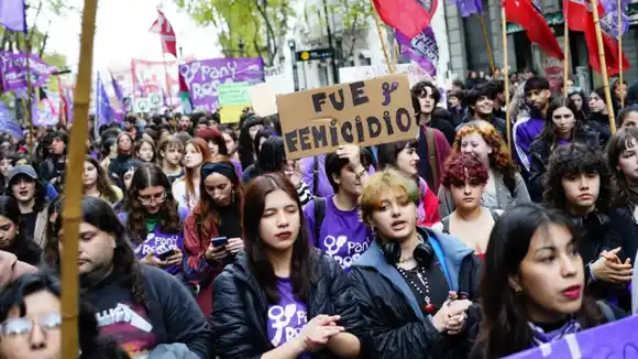 Triple femicidio de Florencio Varela: así se vivió la marcha al Congreso para exigir justicia por Brenda, Morena y Lara