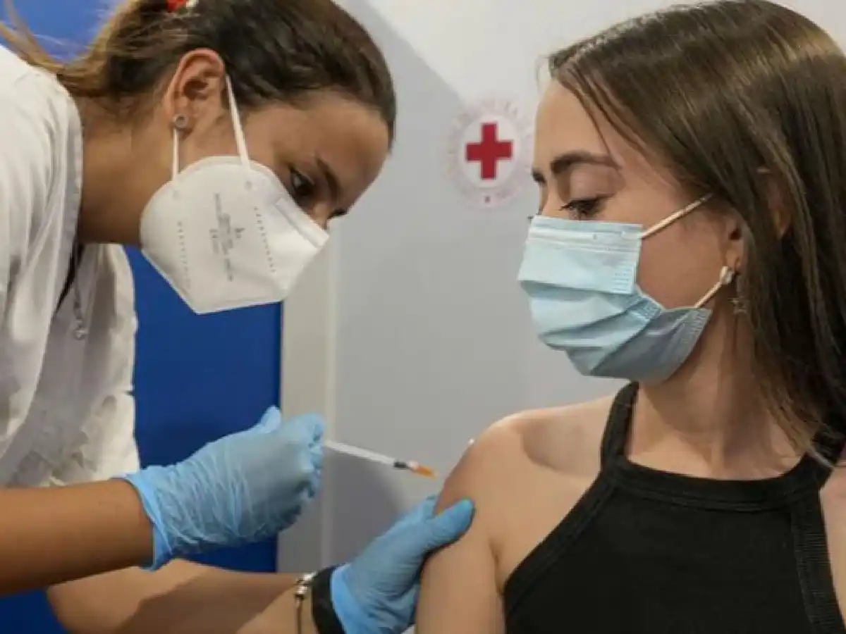 Córdoba vacuna desde hoy a mayores de 30 sin turno previo