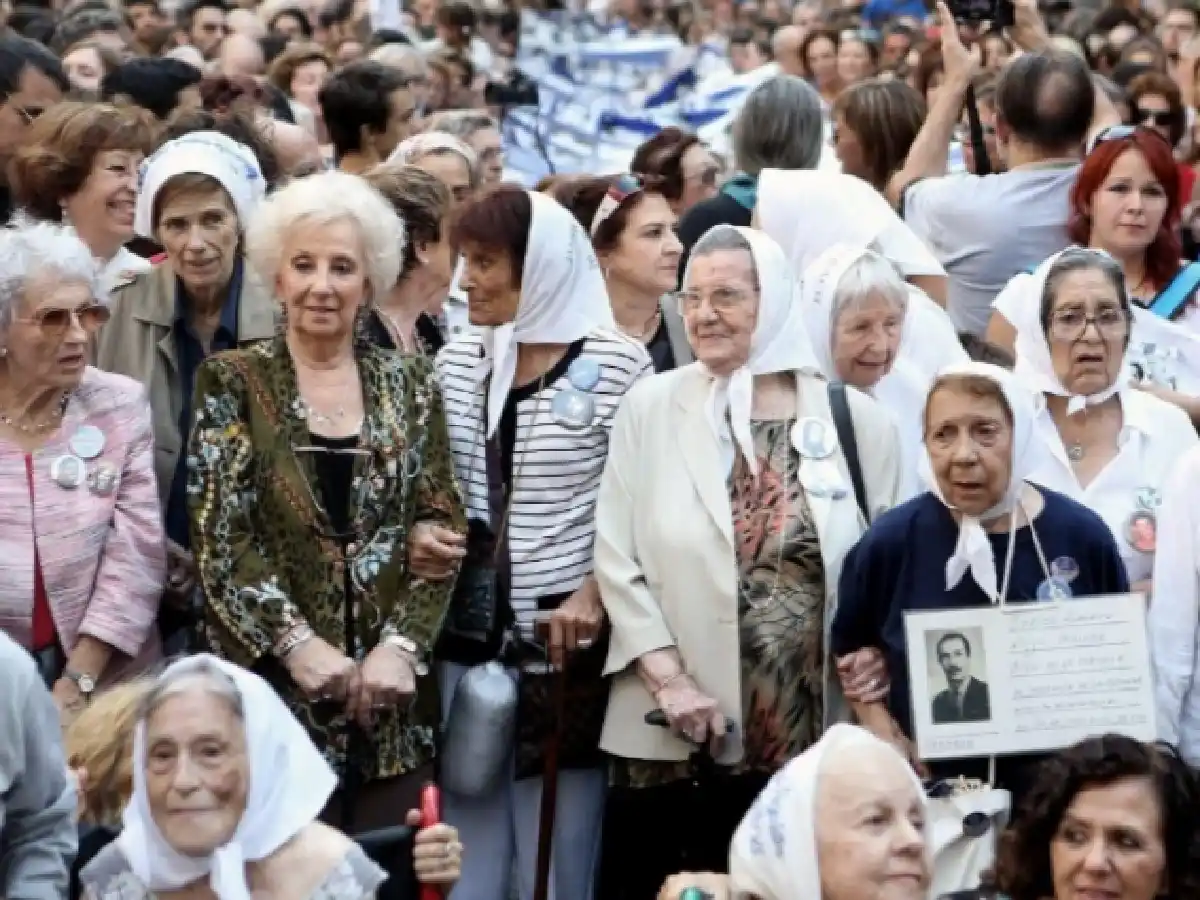 [Video] El presidente subrayó que la cuarentena "impide marchar" pero no recordar