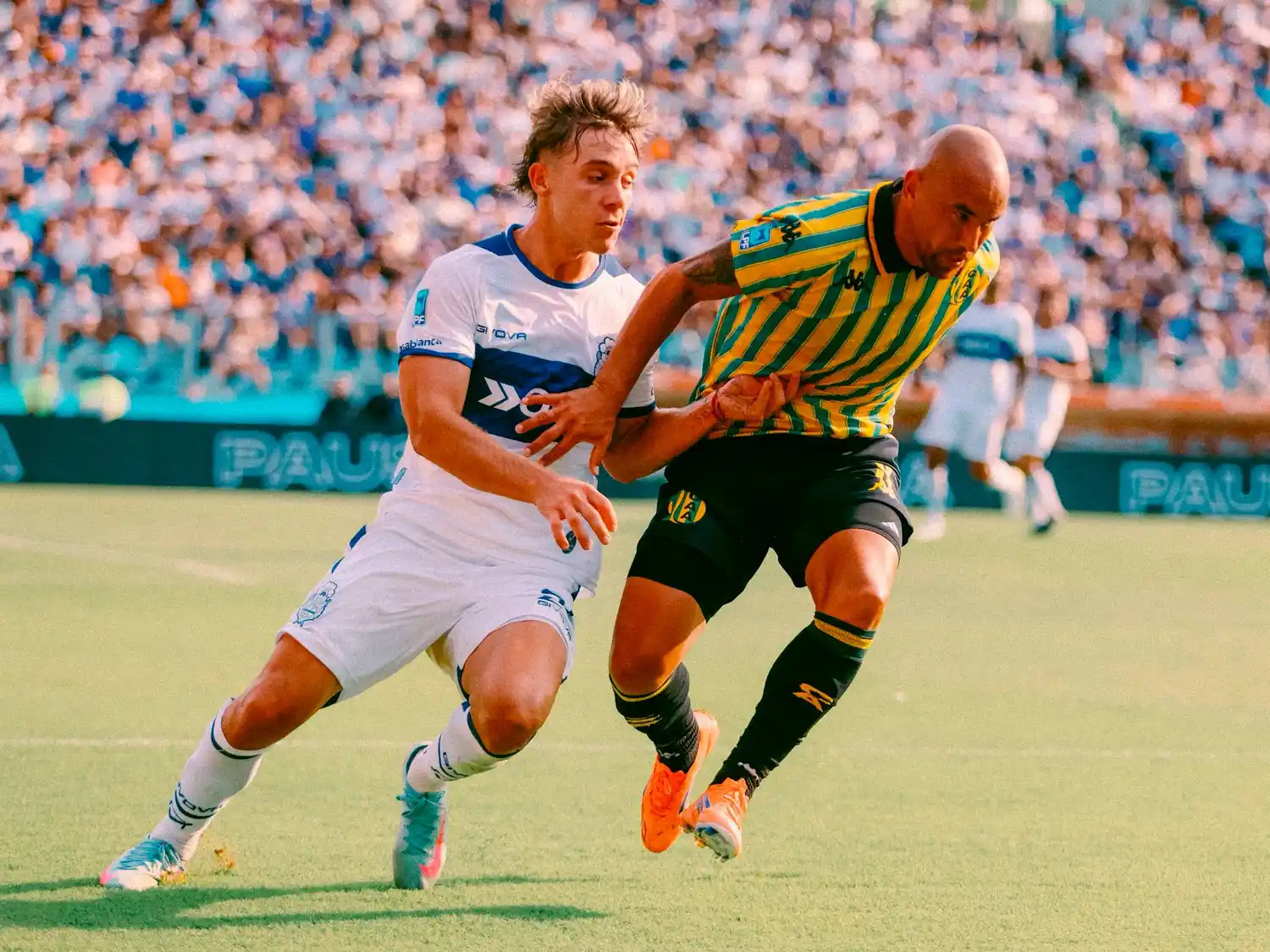 Gimnasia superó claramente a Aldosivi y se acercó a la cima