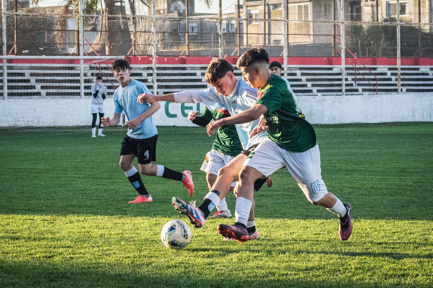 Fútbol: las selecciones juveniles juegan en el Catale