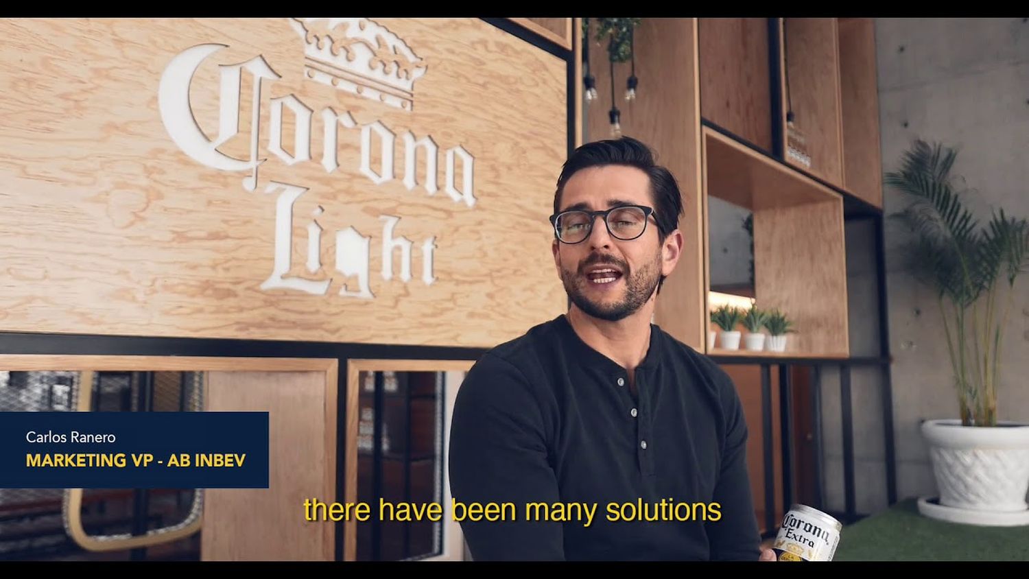 Corona elimina el six pack por conciencia ecológica