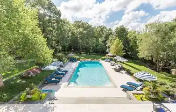 La piscina del deportista es de tamaño olímpico