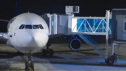 Llegaron al país los 10 argentinos deportados desde Estados Unidos