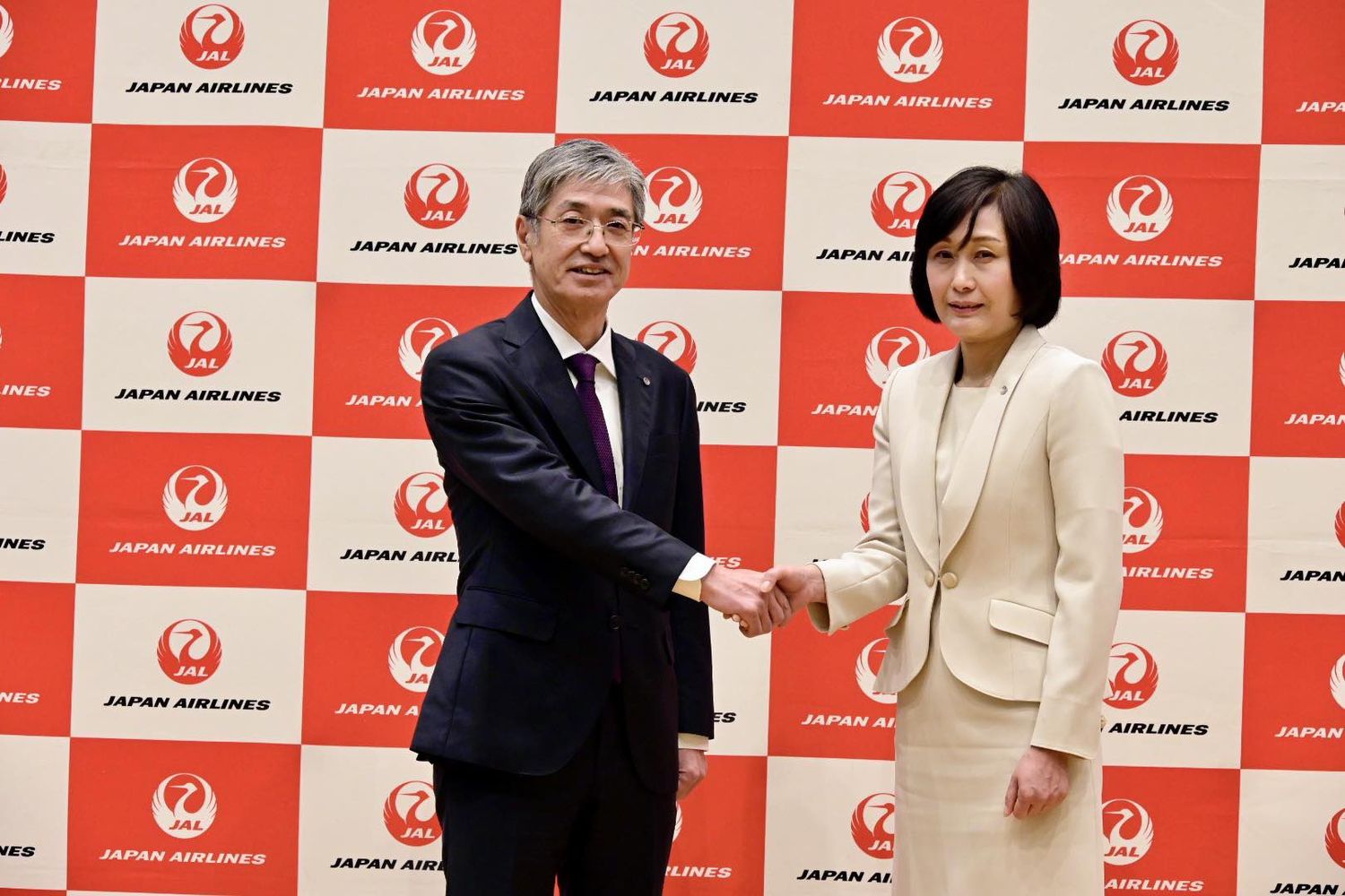 Japan Airlines nombra a la primera mujer presidenta en su historia y entre las aerolíneas japonesas