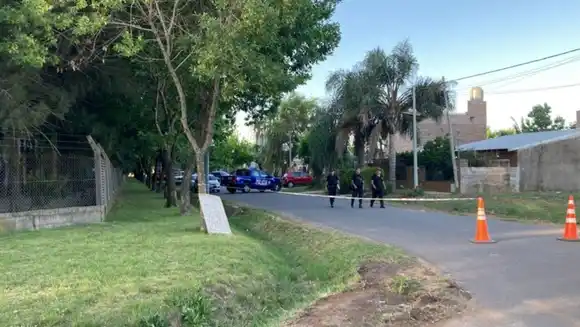 Dos hombres fueron acribillados dentro de un auto y ya son 250 los asesinatos en Rosario