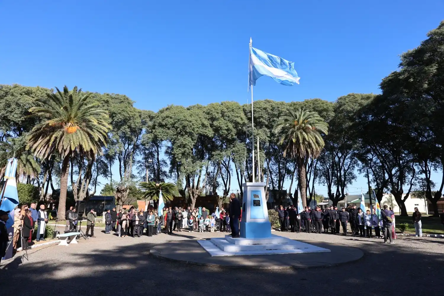 El acto tuvo lugar en la plaza de la localidad.