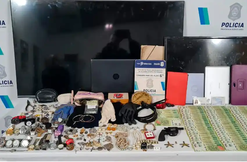 Entraderas: detienen a una pareja y secuestran dólares, un auto, armas y computadoras