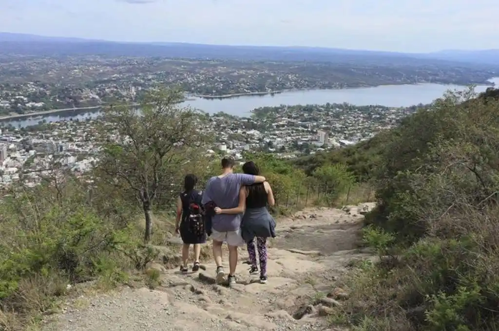 Está grave una estudiante de 12 años que se descompensó en el Cerro de La Cruz