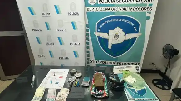 Aprehenden a dos personas en Ruta 2 con marihuana, cocaína y metanfetamina durante un operativo policial
