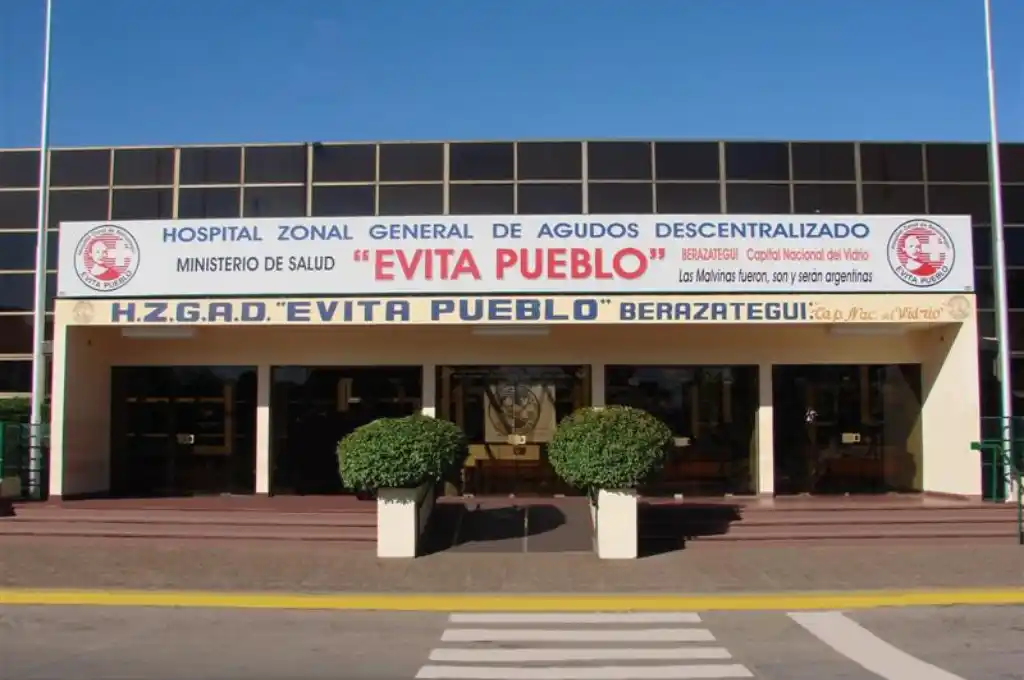 Degolló a su ex marido mientras la golpeaba