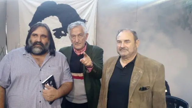 Alberto Rodríguez Saá estuvo en la "escuela itinerante" y apoyó el reclamo docente