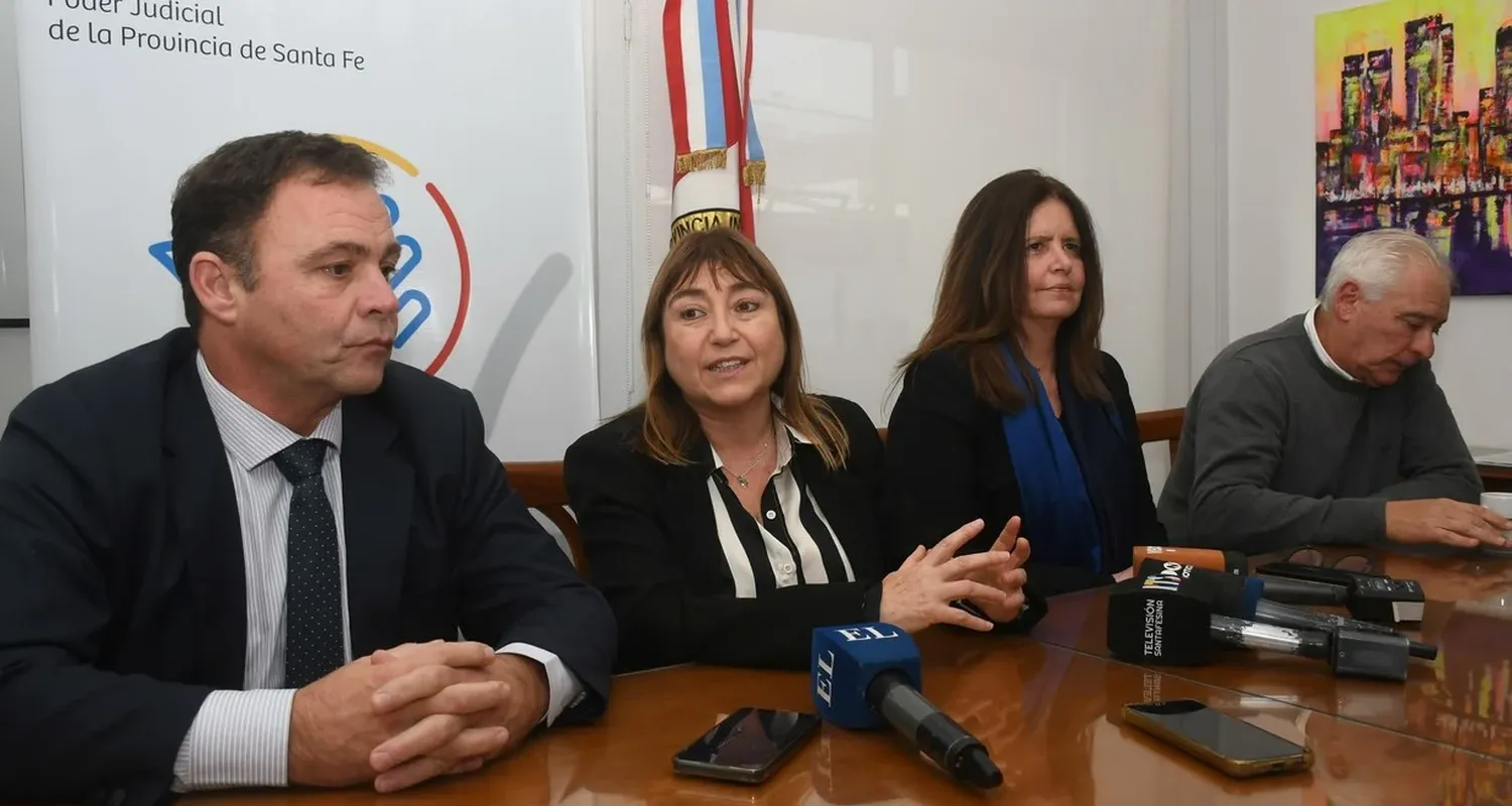 Alice, Moreno Robinson, López Puleio y Benítez en la reunión en Santa Fe. Foto: Manuel Fabatia