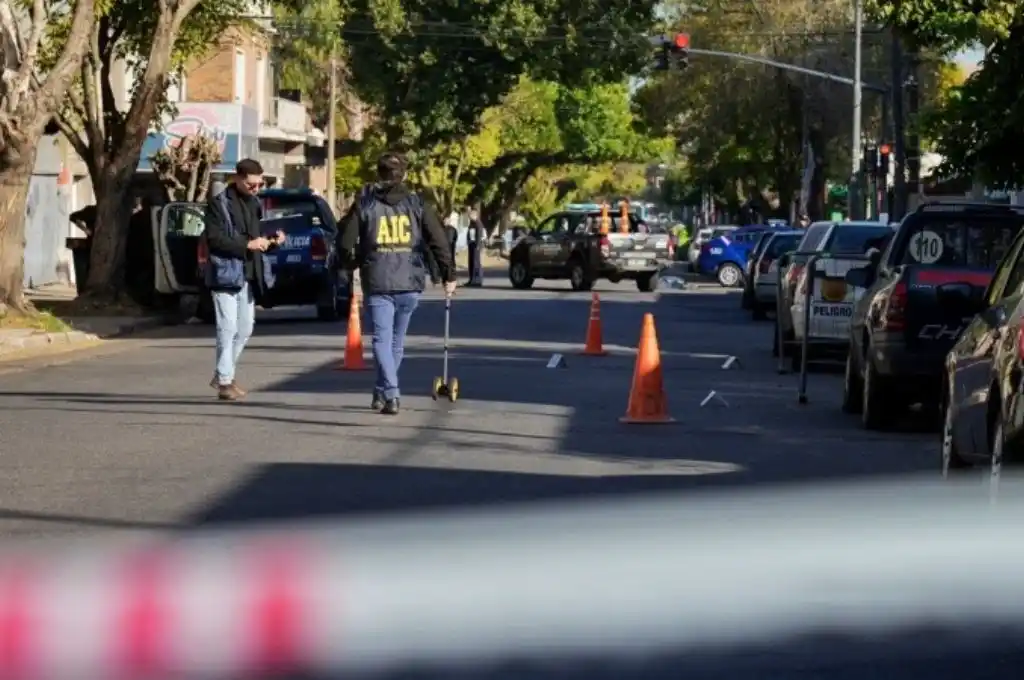 Rosario: un delincuente muerto tras tirotearse con un custodio en un intento de robo