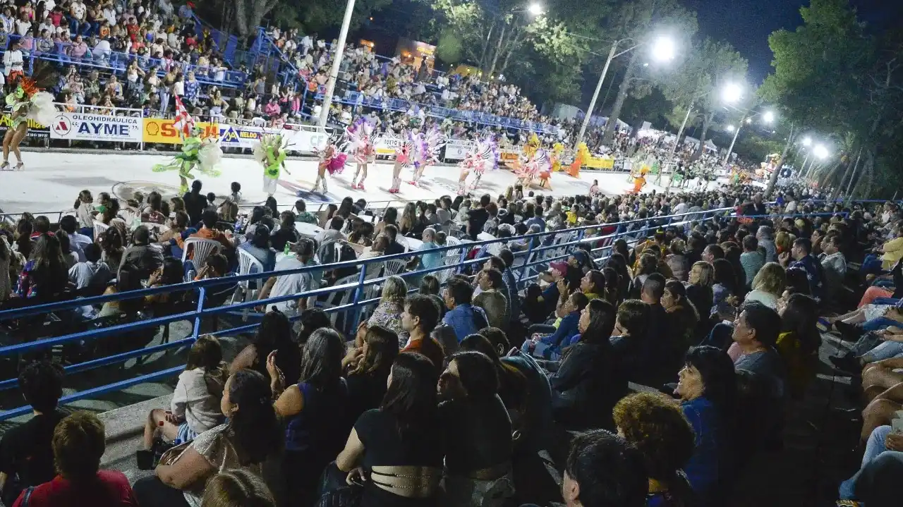 La Provincia es un carnaval: Cómo se festejó en Lincoln, 25 de Mayo, Chivilcoy y General Guido