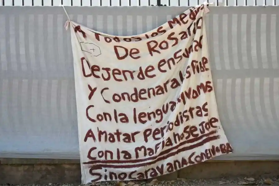 Colgaron un mensaje mafioso contra la prensa de Rosario