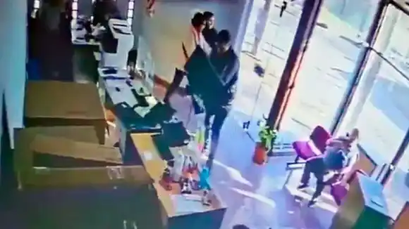 Una computadora quemada, clave del ataque con un pico a las oficinas de la EPE