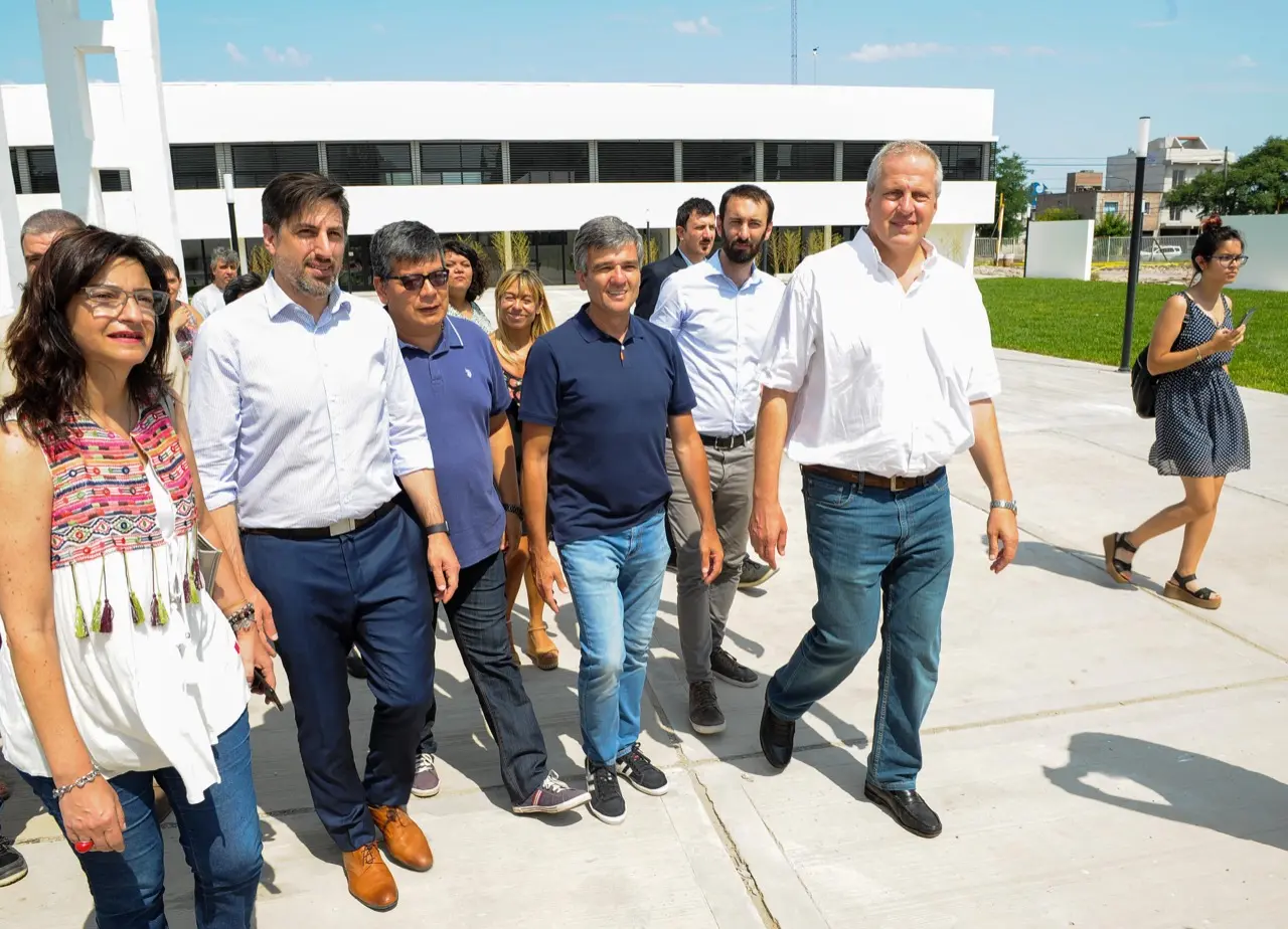 Hurlingham: Zabaleta y Trotta se comprometieron a terminar obras de un jardín abandonadas