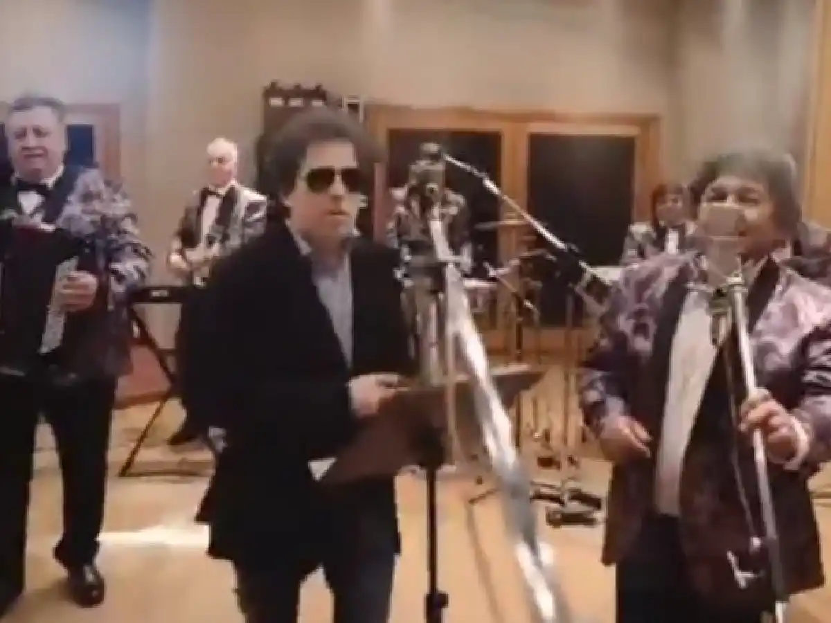 -VIDEO- Los Palmeras le "contagiaron" su cumbia a Andrés Calamaro