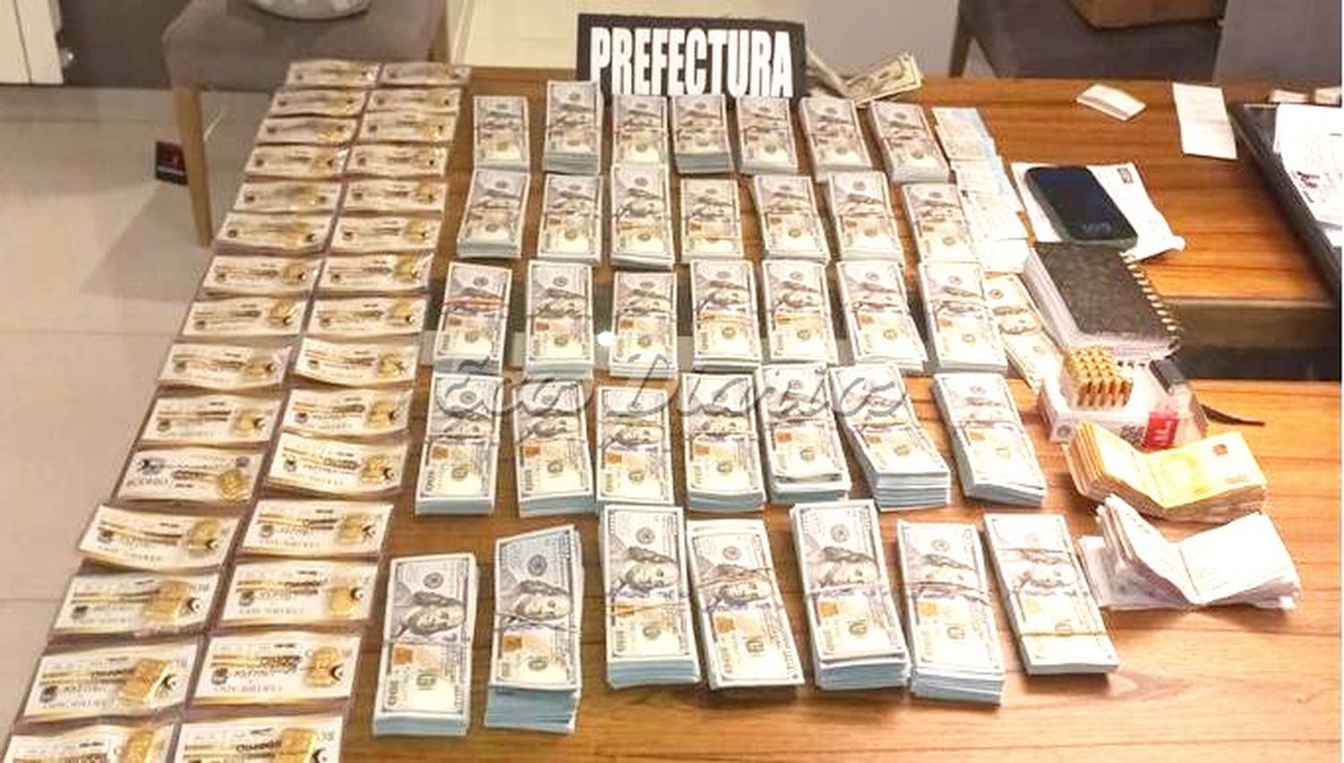 Impresionante. Cantidad de dinero en efectivo secuestrado, entre pesos y dólares, en los allanamientos realizados