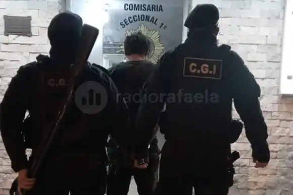 Un vecino retuvo a un joven que le había robado herramientas desde su casa