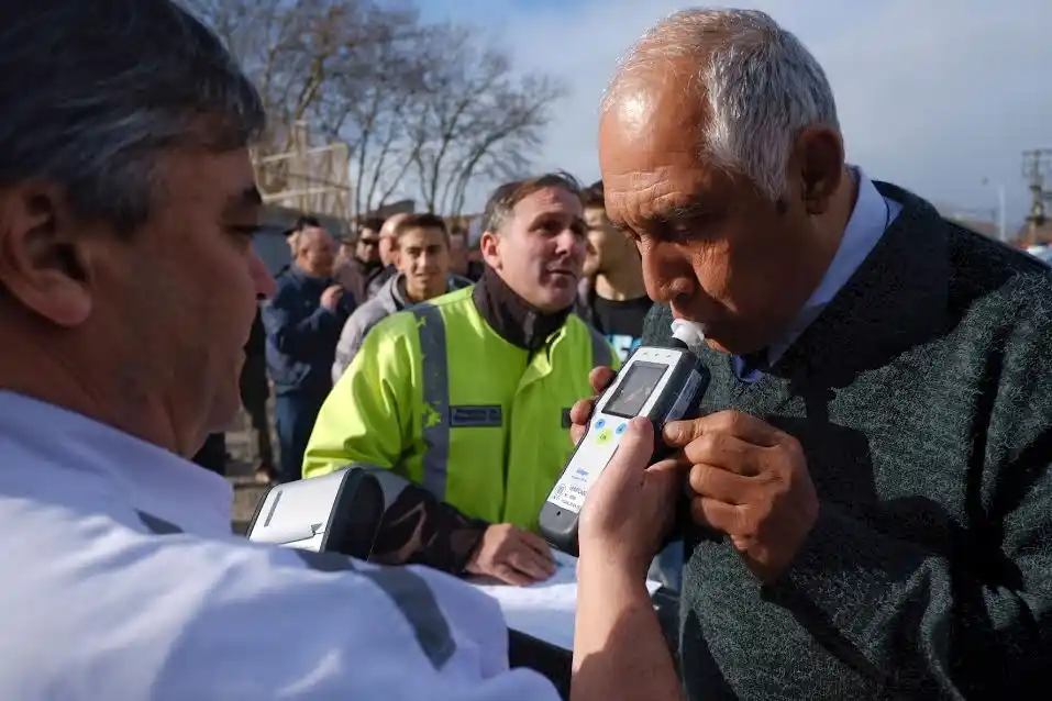 El Municipio supervisó la salida de los primeros micros de egresados