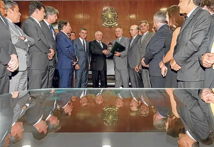 Temer apura un megaplán privatizador