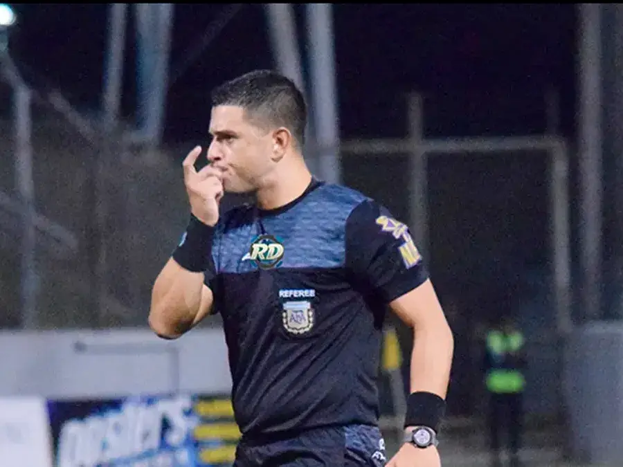 Jonathan Correa, el árbitro para el León ante Defensores de Villa Rmallo.