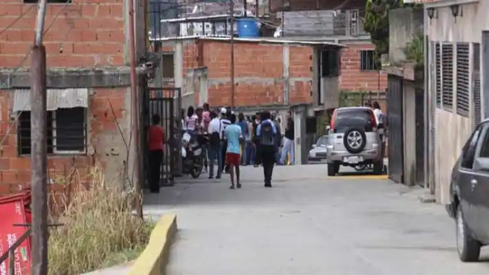 DE DOS DISPAROS matan a un Polisucre en el barrio El Carpintero de Petare