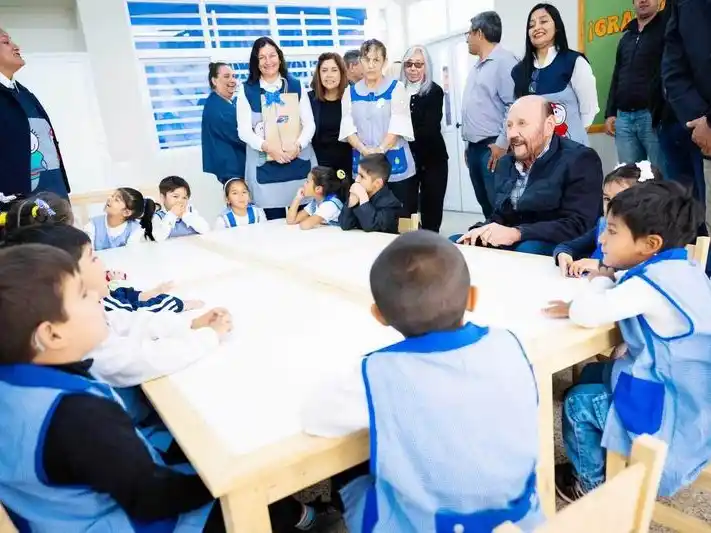 Insfrán inauguró dos obras educativas en Juárez