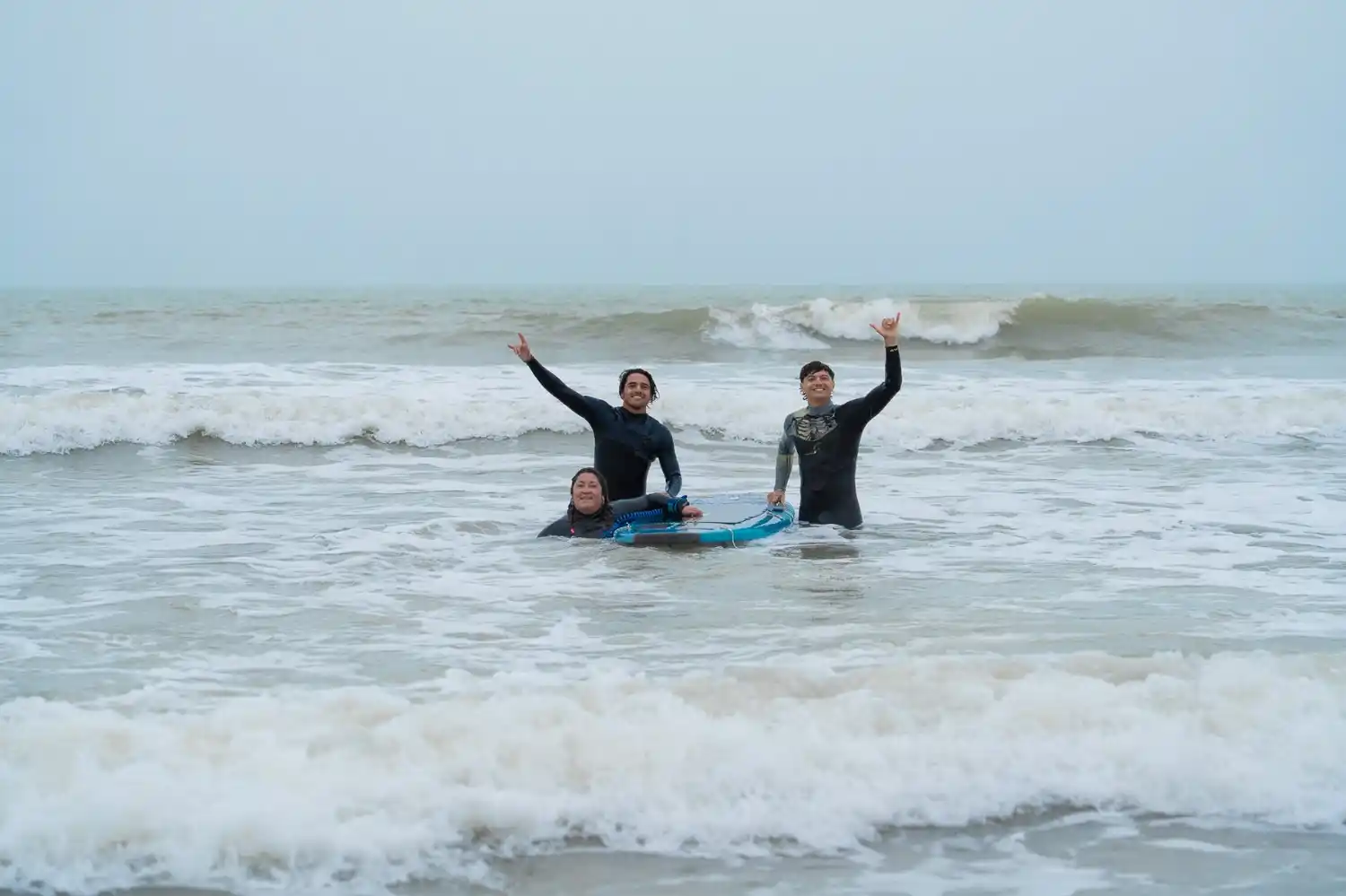 Florencia Santillan, Enrique Muñoz y Lucas Flacco integran el equipo de surf adaptado