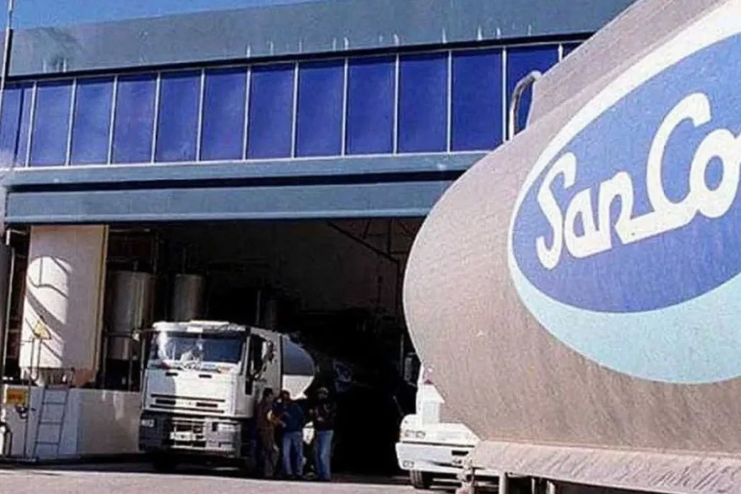 Continúa el conflicto con ATILRA: los socios de Sancor evalúan entregar la leche en otra empresa