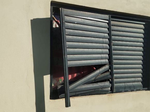 Detuvieron a un joven por intentar robar en una casa y vandalizar otra en la zona norte