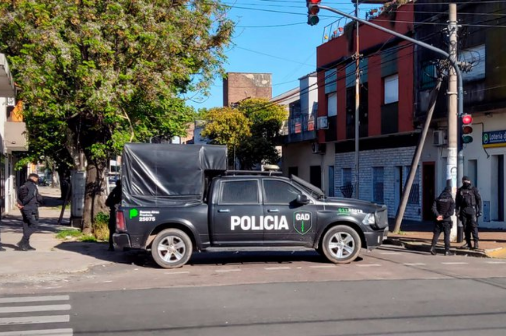 Toma de rehenes en Caseros: la policía mató al secuestrador y la persona cautiva ya estaba muerta