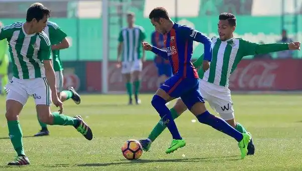 Barcelona empató ante Betis y lo festejaron en Madrid