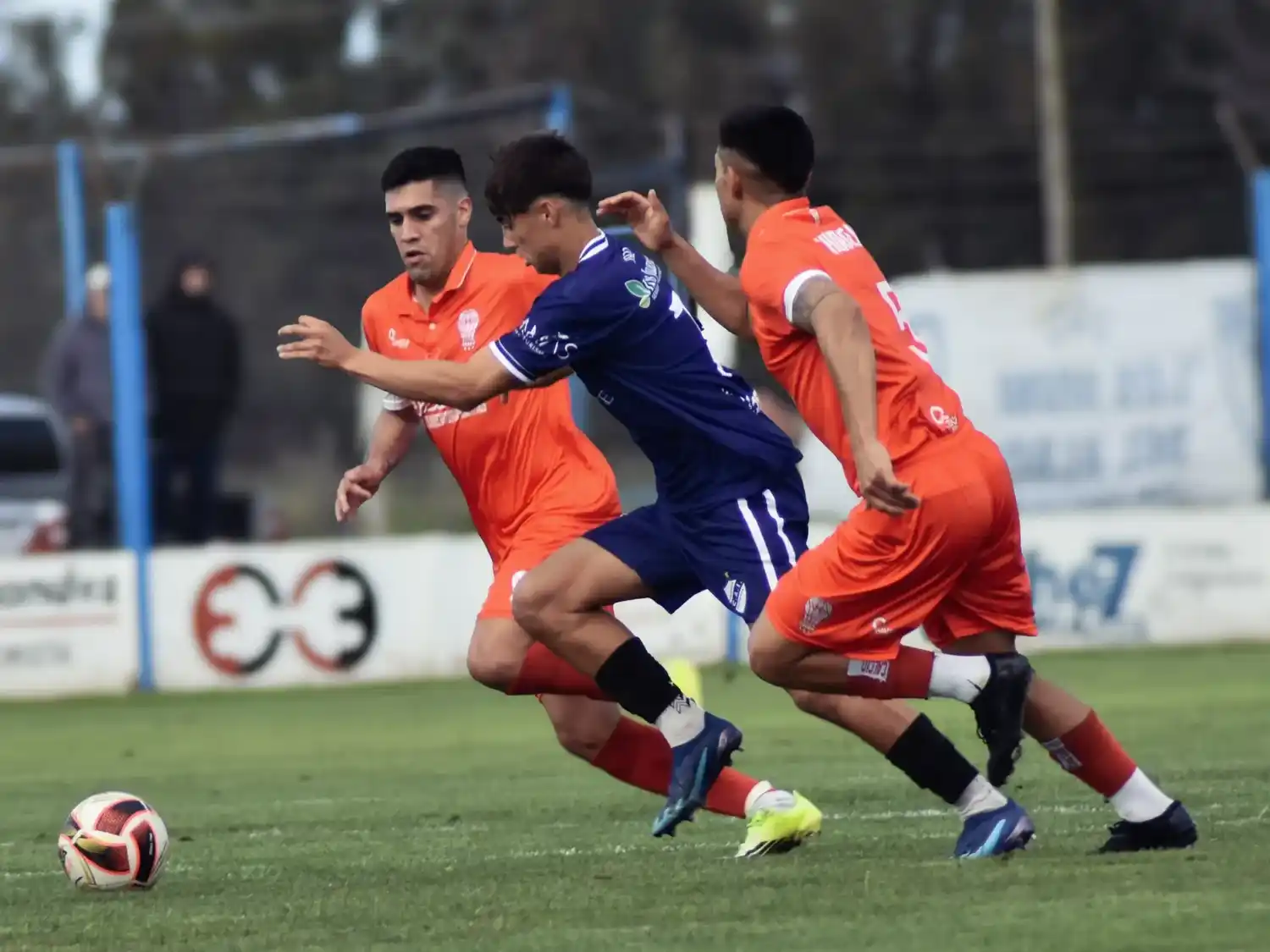 Independiente empezó ganando pero cayó como local ante Huracán