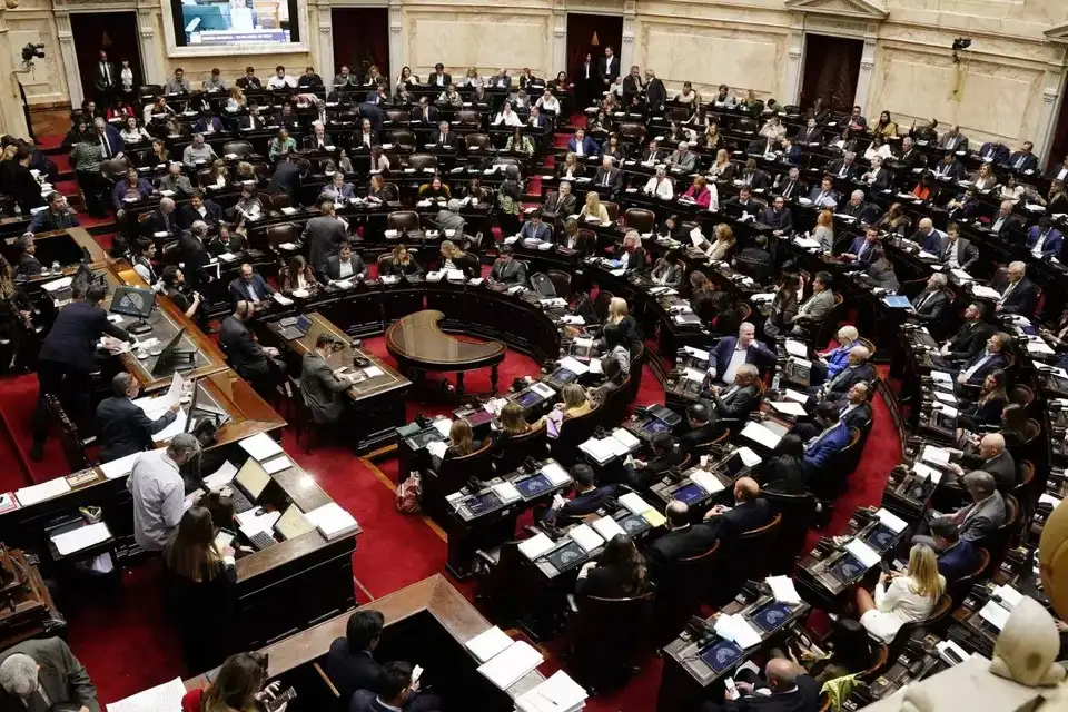 Además del límite a los DNU se esperaba hacer caer el decreto del canje de deuda de Caputo.