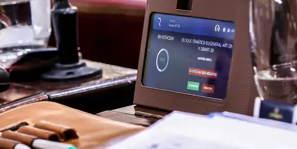 Sin religión oficial y con reconocimiento a la Iglesia Católica en la Carta Magna