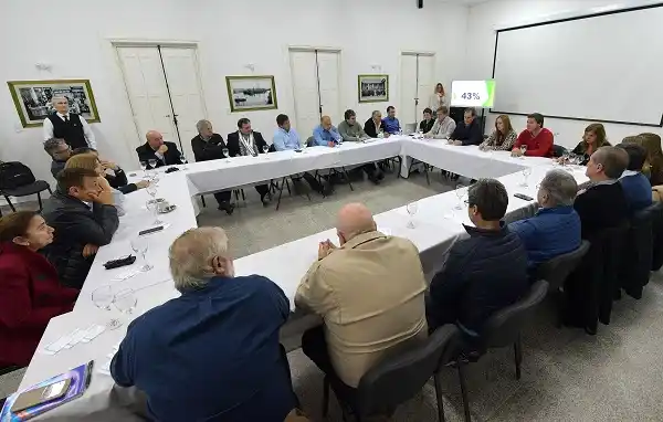 Bordet delineó las estrategia de campaña con los diputados del PJ